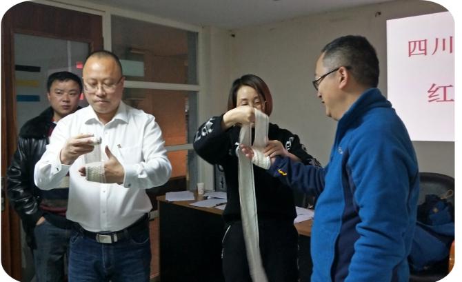 四川天馬玻璃有限公司急救安全知識培訓暨應急疏散和消防滅火演練活動(dòng)報道(圖3)