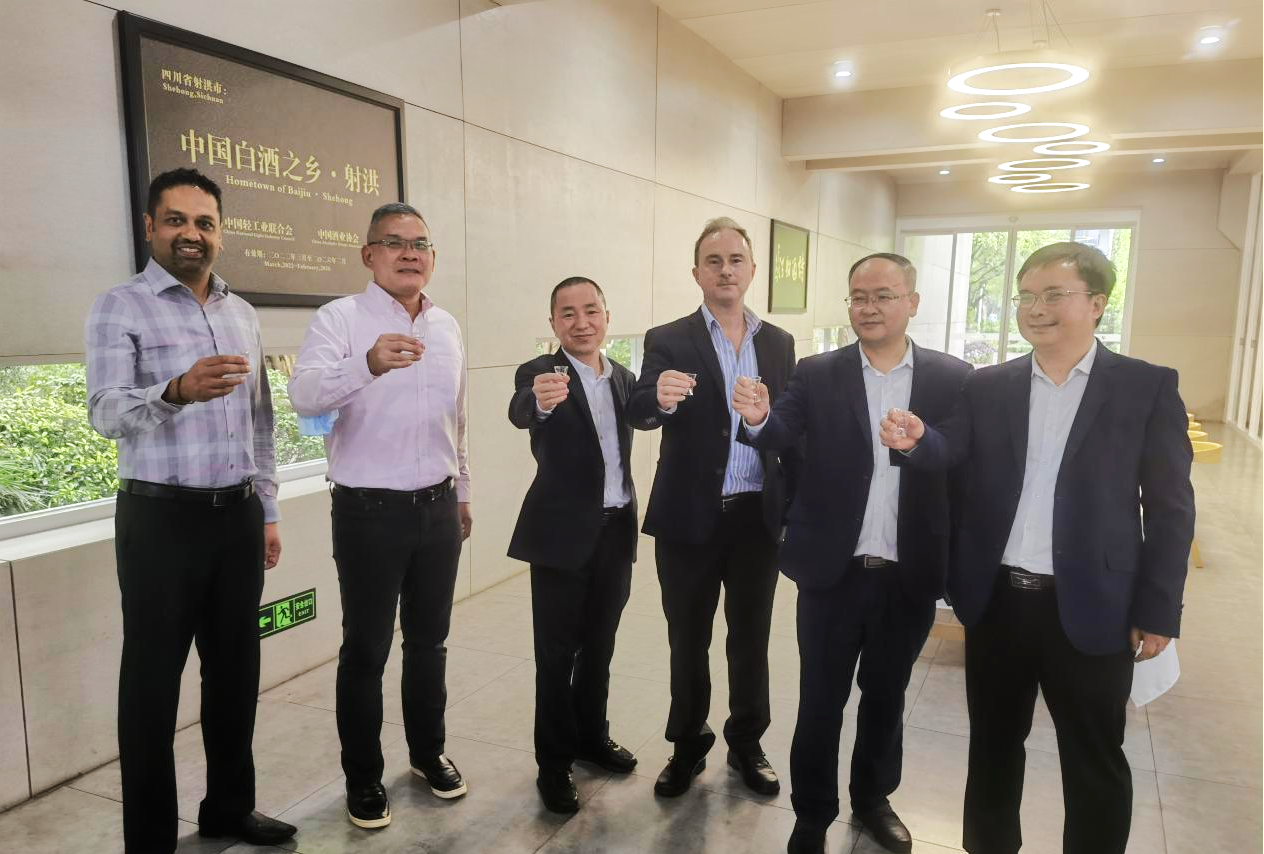 OI集團亞洲區總經(jīng)理一行到四川天馬進(jìn)行考察交流(圖5) OI集團亞洲區總經(jīng)理一行到四川天馬進(jìn)行考察交流(圖5)